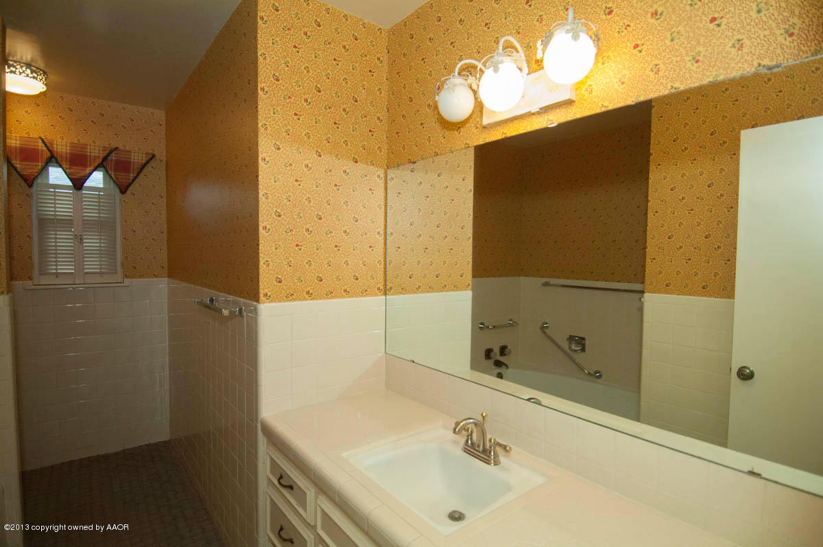 6206 Calumet Road Amarillo, TX 79106 - Photo 35 of 47 a bathroom with a sink and a mirror