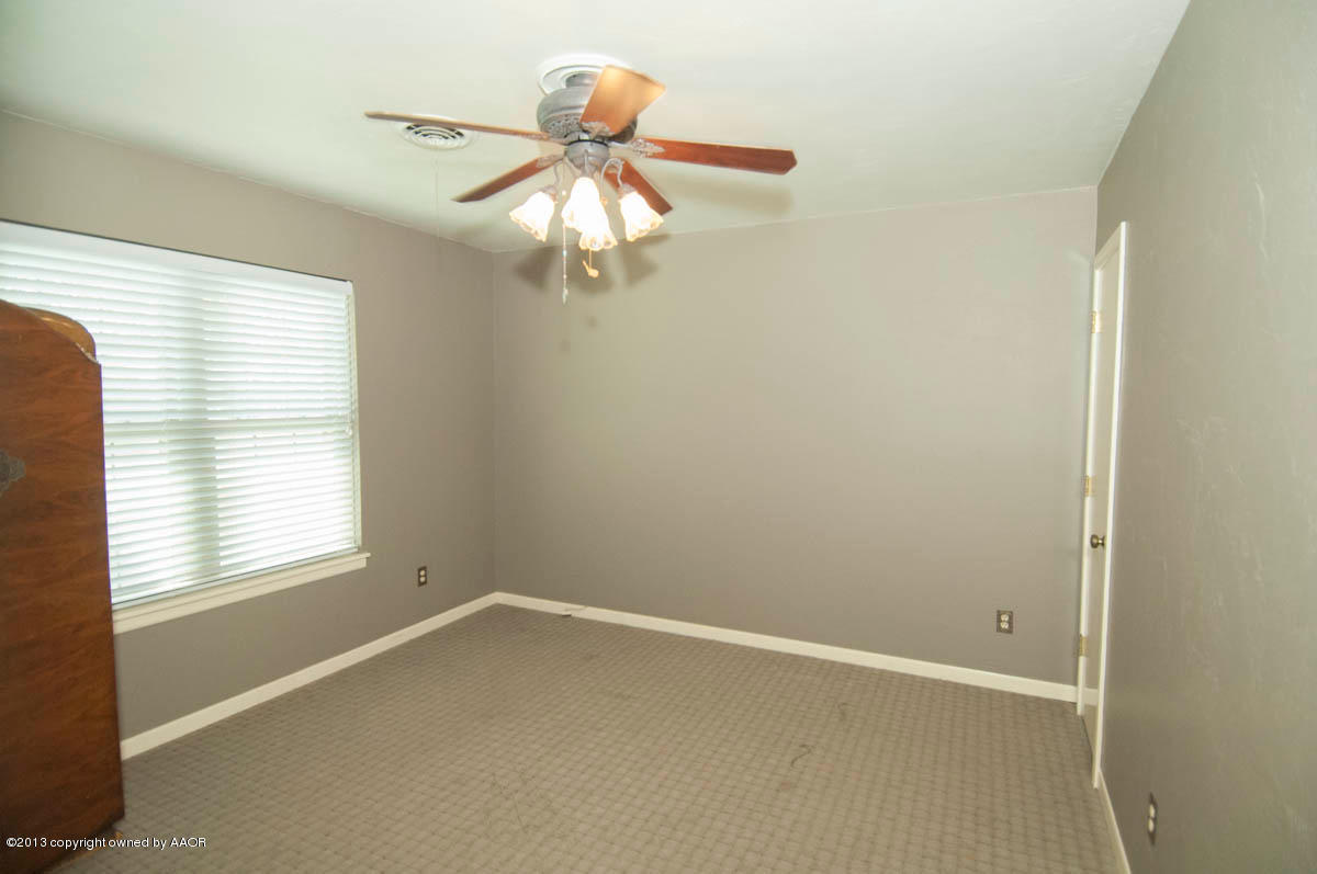 6206 Calumet Road Amarillo, TX 79106 - Photo 36 of 47 an empty room with a window and a fan