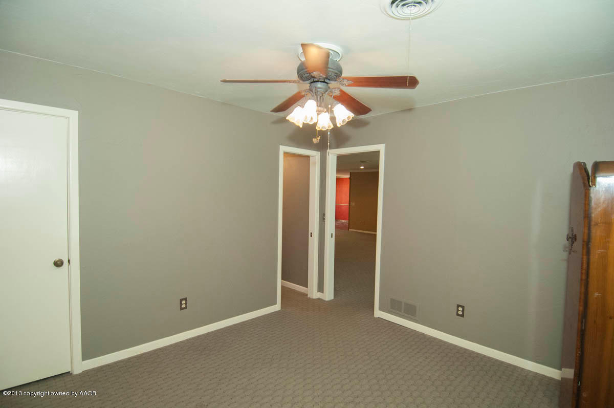 6206 Calumet Road Amarillo, TX 79106 - Photo 37 of 47 an empty room with chandelier fan