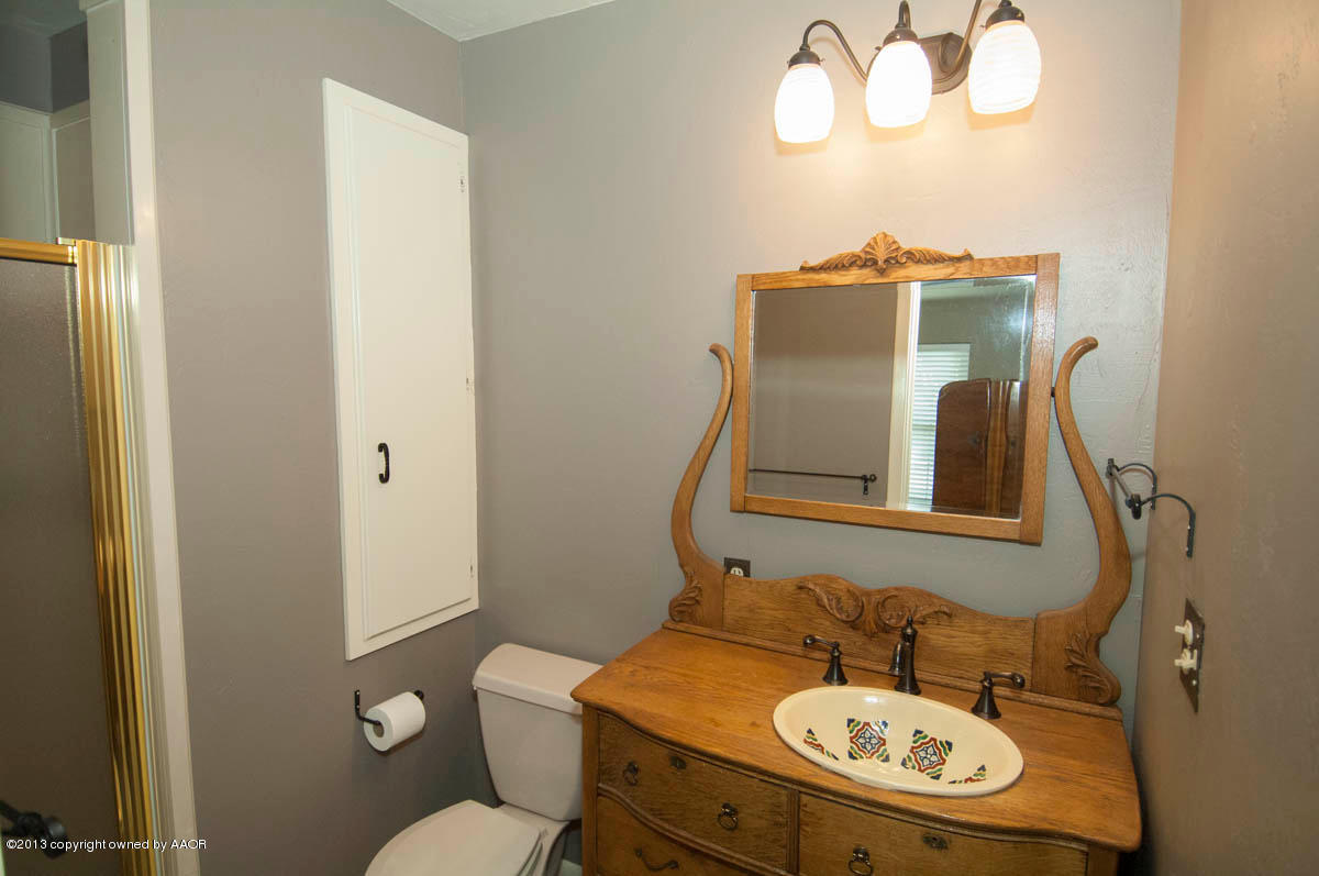 6206 Calumet Road Amarillo, TX 79106 - Photo 38 of 47 a bathroom with a sink mirror and toilet