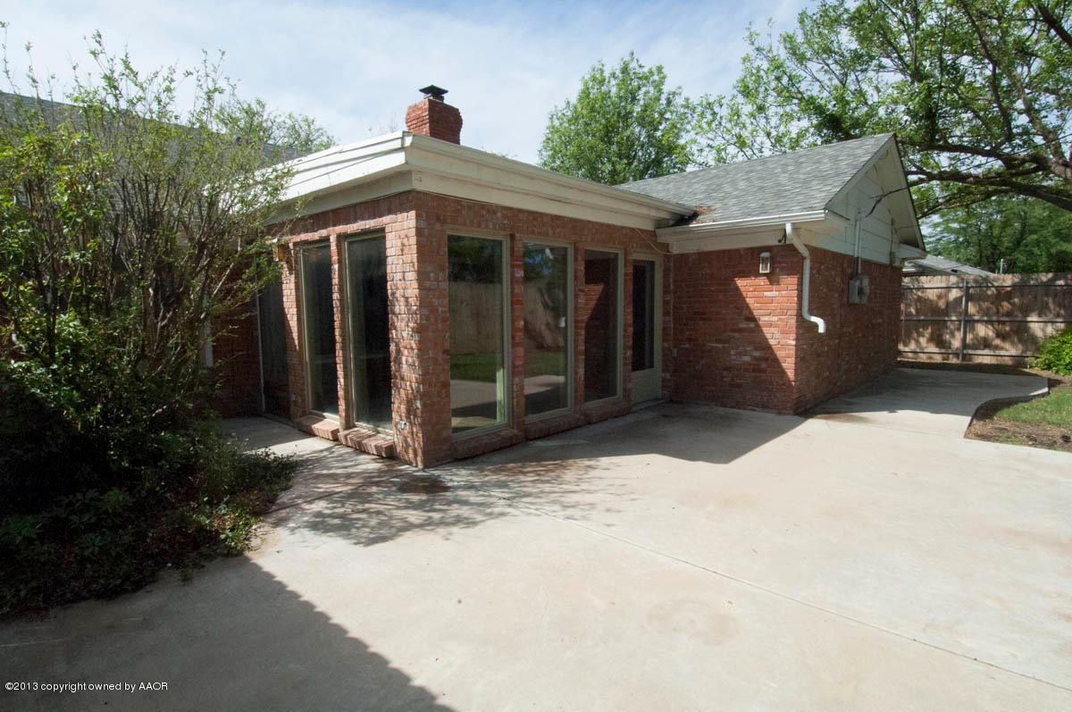 6206 Calumet Road Amarillo, TX 79106 - Photo 43 of 47 a view of a house with a yard