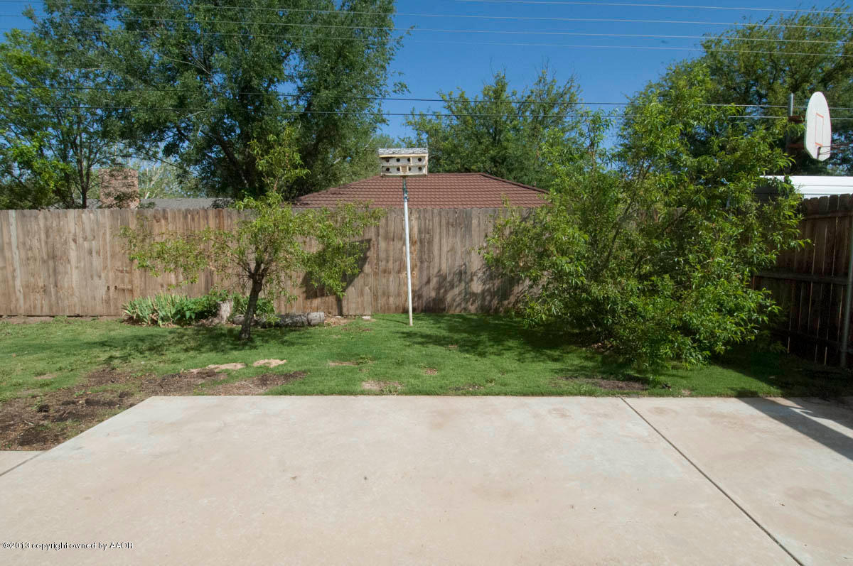 6206 Calumet Road Amarillo, TX 79106 - Photo 46 of 47 a view of backyard with green space