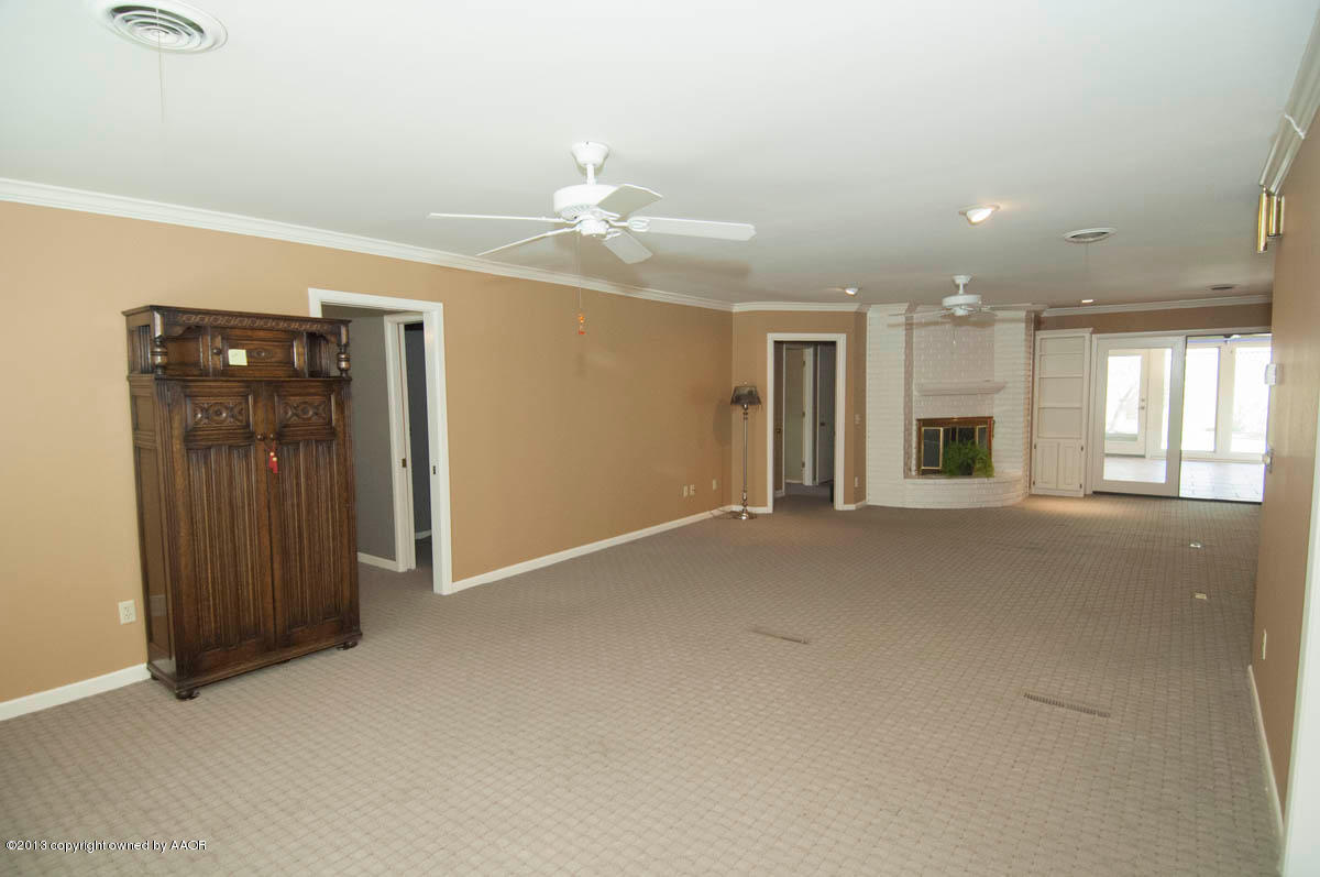 6206 Calumet Road Amarillo, TX 79106 - Photo 6 of 47 an empty room with windows and cabinet