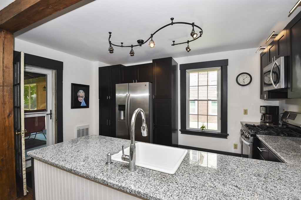 272 Park Street Gardner, MA 01440 - Photo 11 of 31 Gallery Image 11