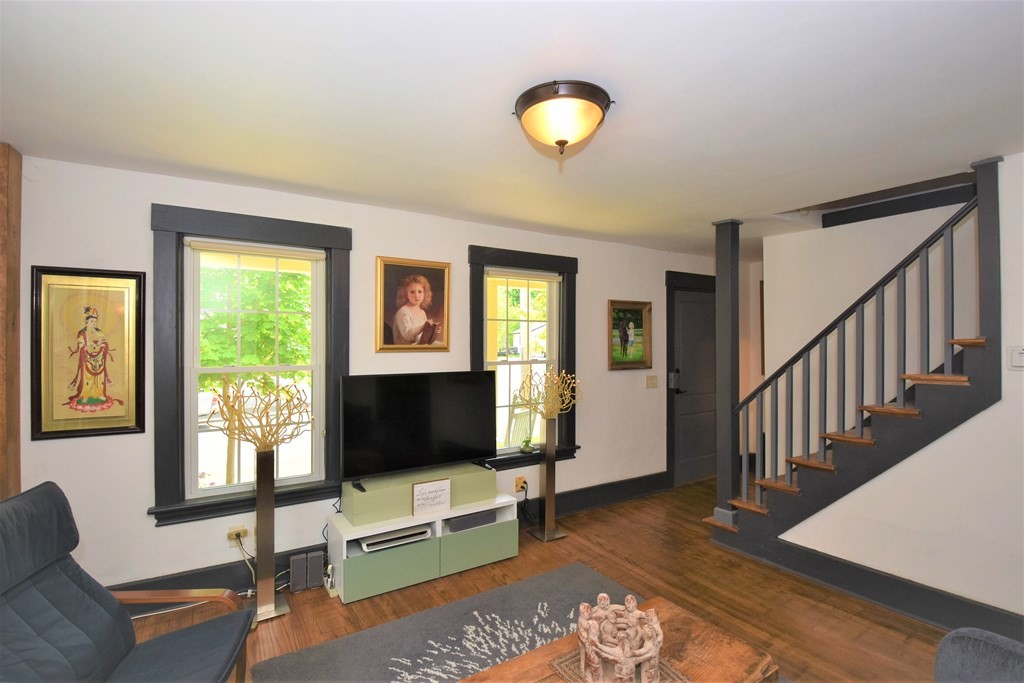 272 Park Street Gardner, MA 01440 - Photo 4 of 31 Gallery Image 4