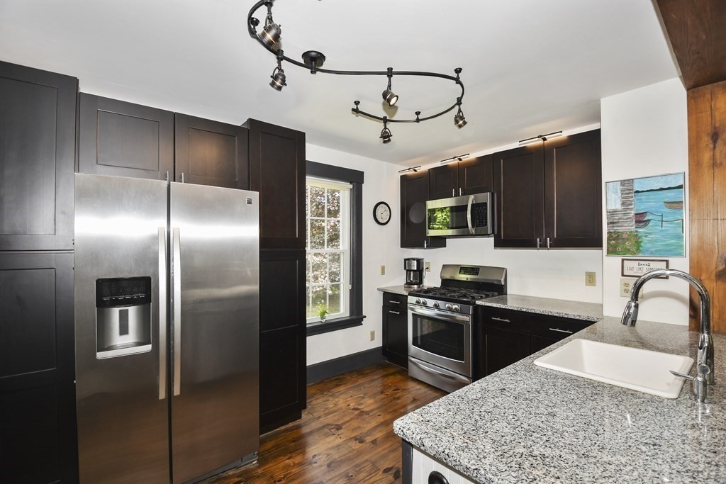 272 Park Street Gardner, MA 01440 - Photo 10 of 31 Gallery Image 10