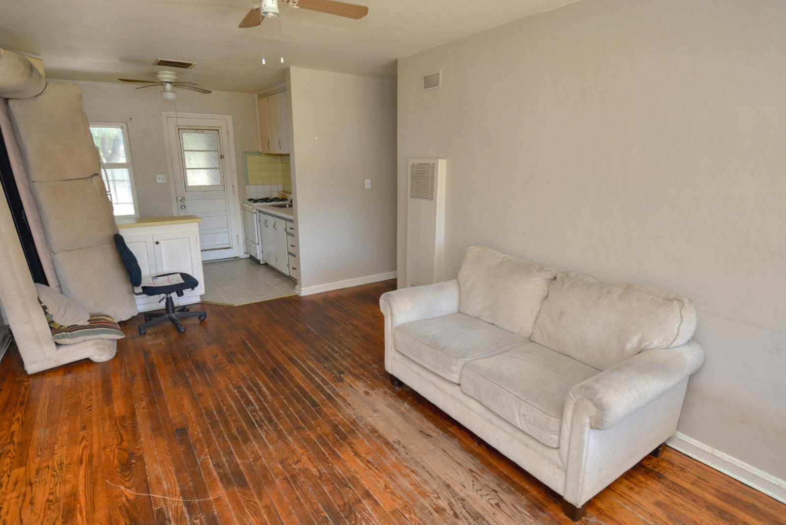 502 Wendell Road Fort Pierce, FL 34950 - Photo 6 of 28 Living Room