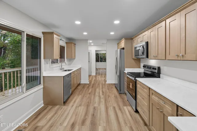 $499,900 | 3320 Hazelwood Court, Baneberry, TN 37890