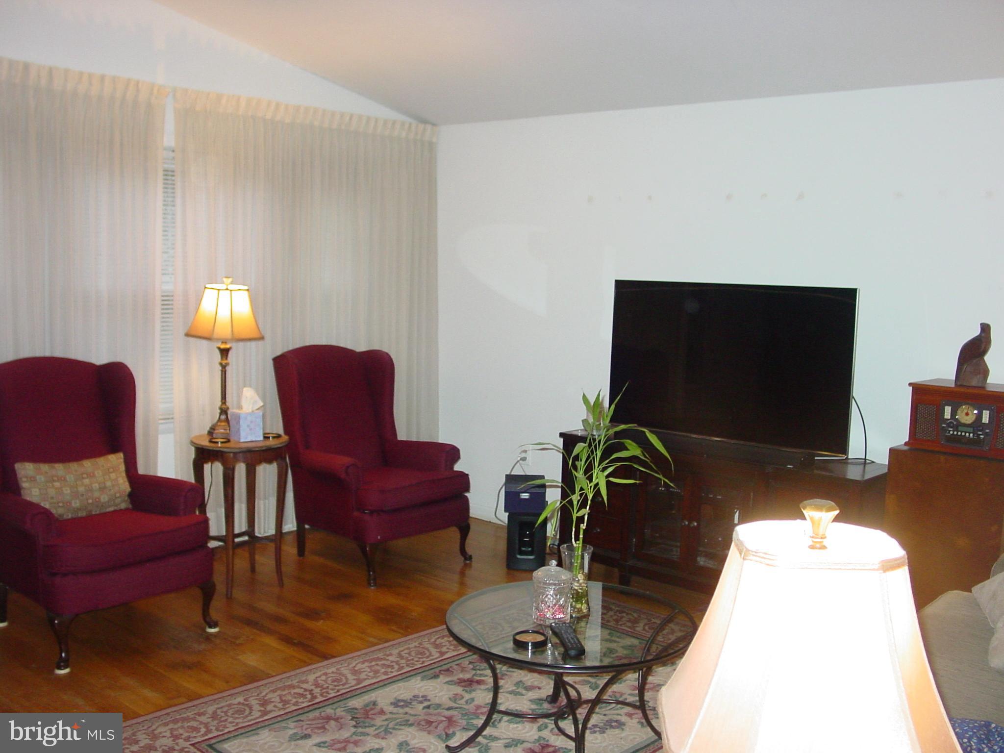 7427 Prince George Road Baltimore, MD 21208 - Photo 8 of 27 Living Room