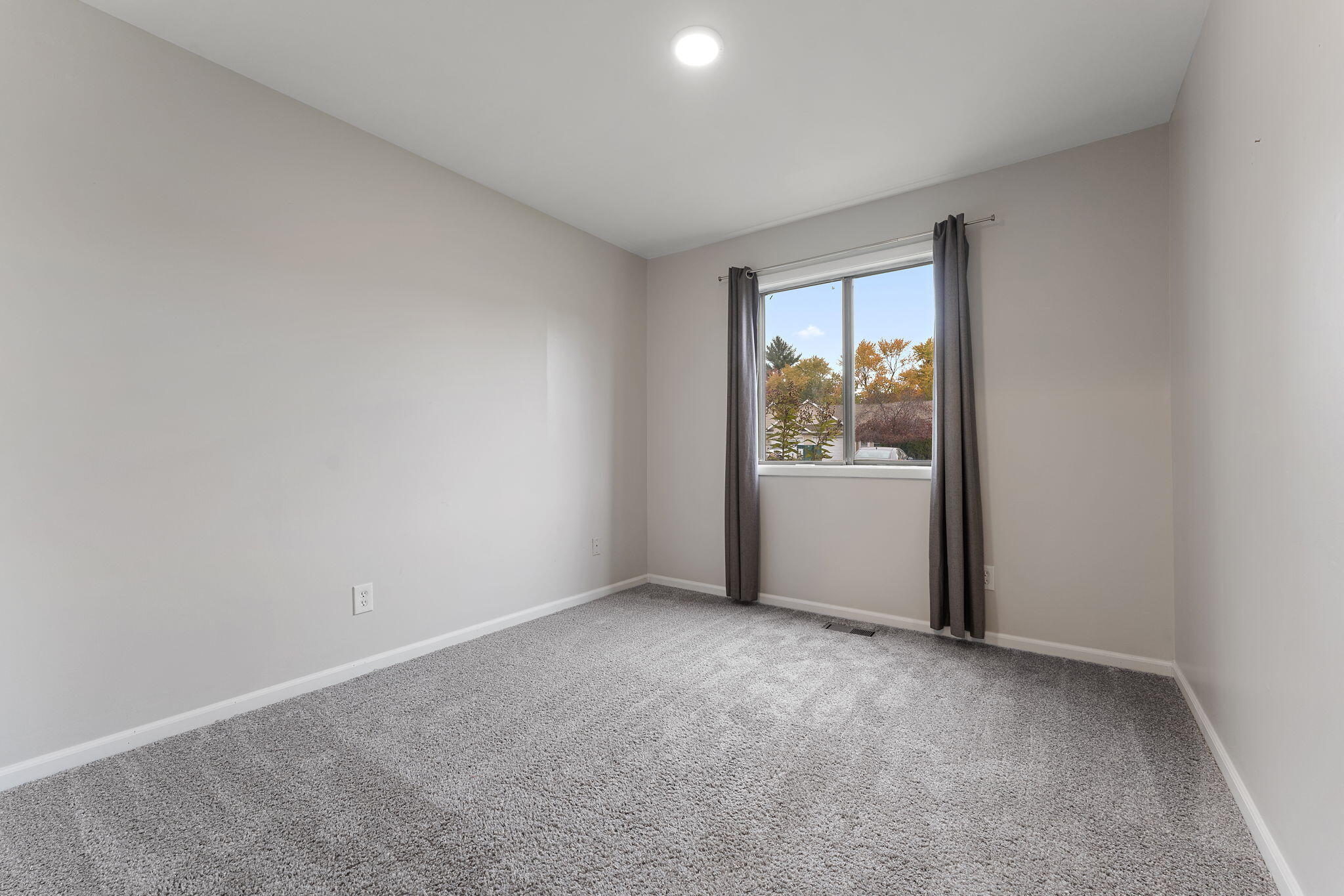 2121 Tupelo Lane Chesterton, IN 46304 - Photo 16 of 20 2048x1365