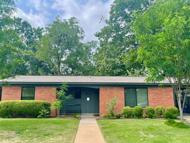 $3,200 | 1809 Forestglade Drive, Austin, TX 78745