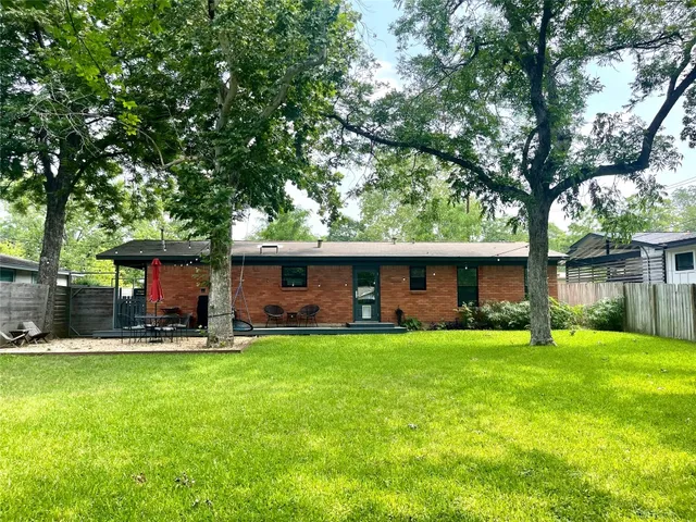 a view of a yard with a tree