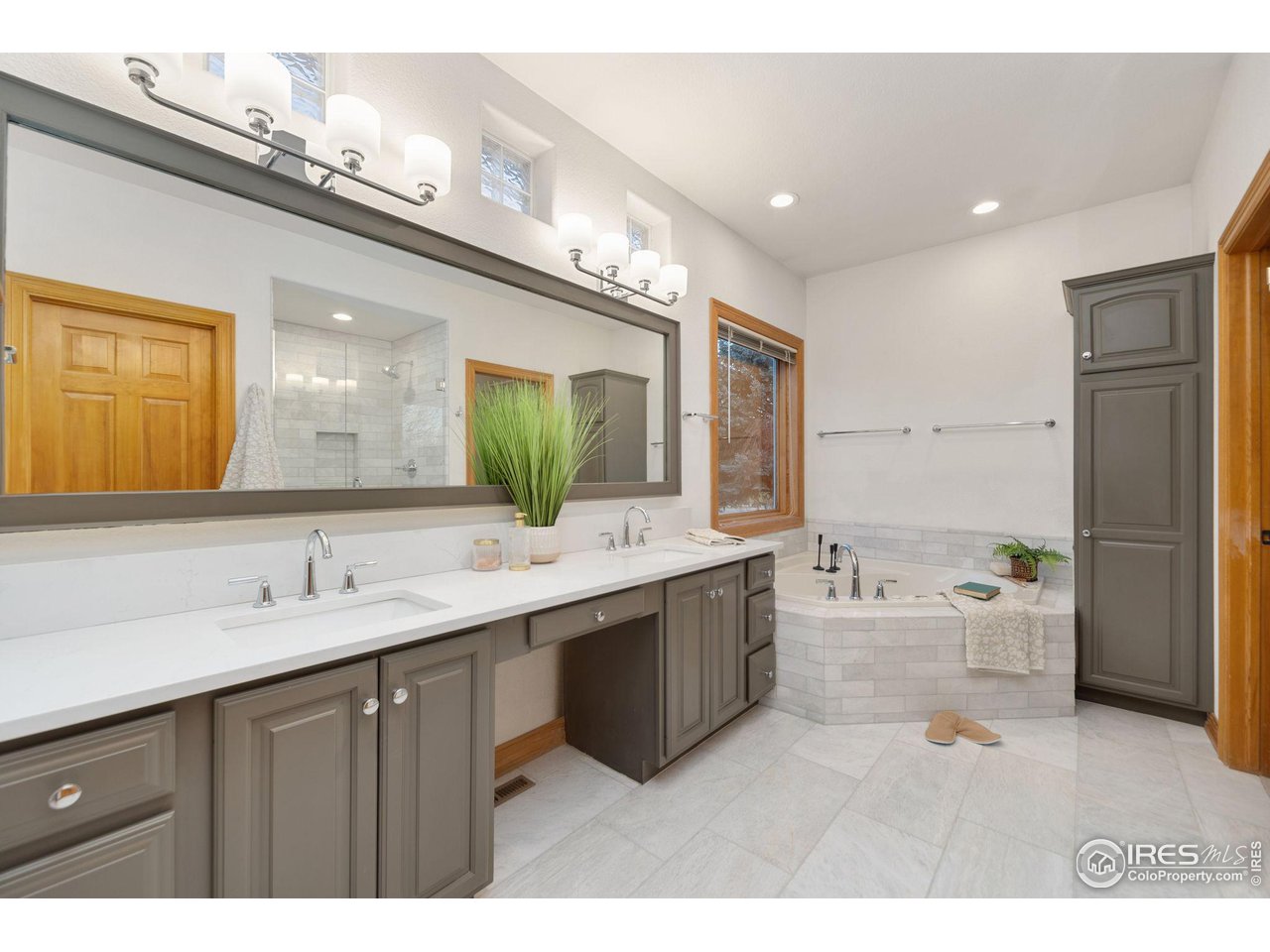 7930 Eagle Ranch Road Fort Collins, CO 80528 - Photo 16 of 40 a bathroom with a granite countertop sink mirror and a bathtub