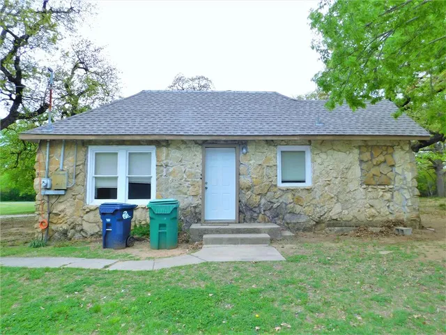 $1,795 | 2001 James Street, Denton, TX 76205