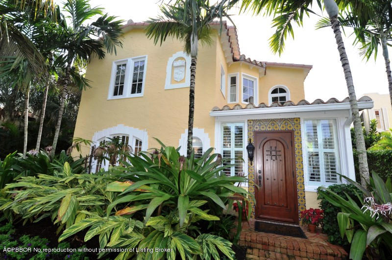 272 Cordova Road West Palm Beach, FL 33401 - Photo 2 of 15 a front view of a house with garden