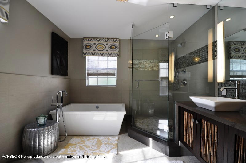 272 Cordova Road West Palm Beach, FL 33401 - Photo 9 of 15 a view of a bathroom with a bathtub and sink
