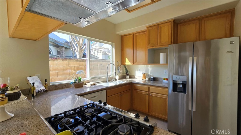 7598 Rio Del Sol Place Rancho Cucamonga, CA 91730 - Photo 9 of 33 Kitchen