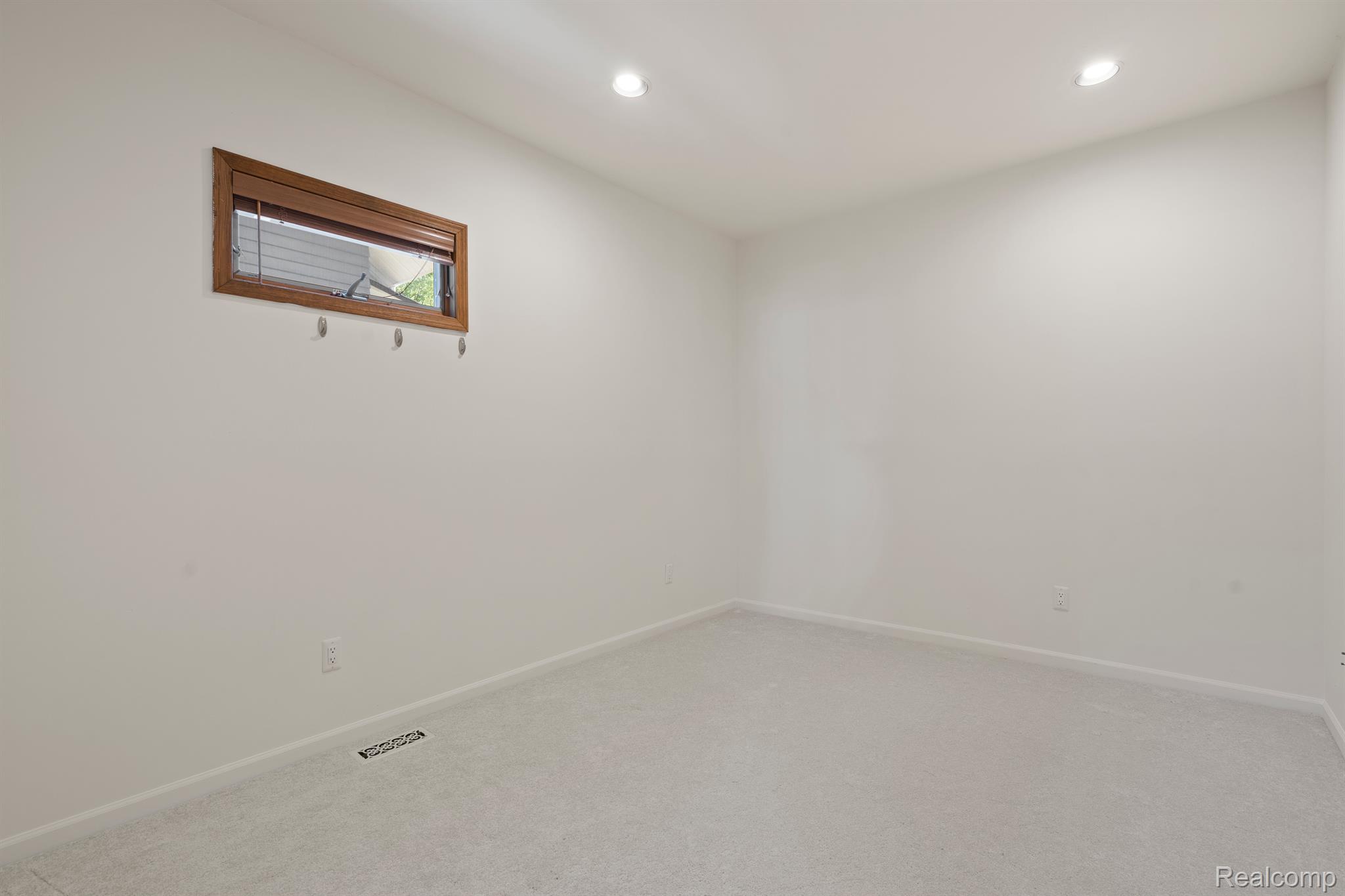 403 Taylor Avenue Rochester, MI 48307 - Photo 25 of 34 Gallery Image 25