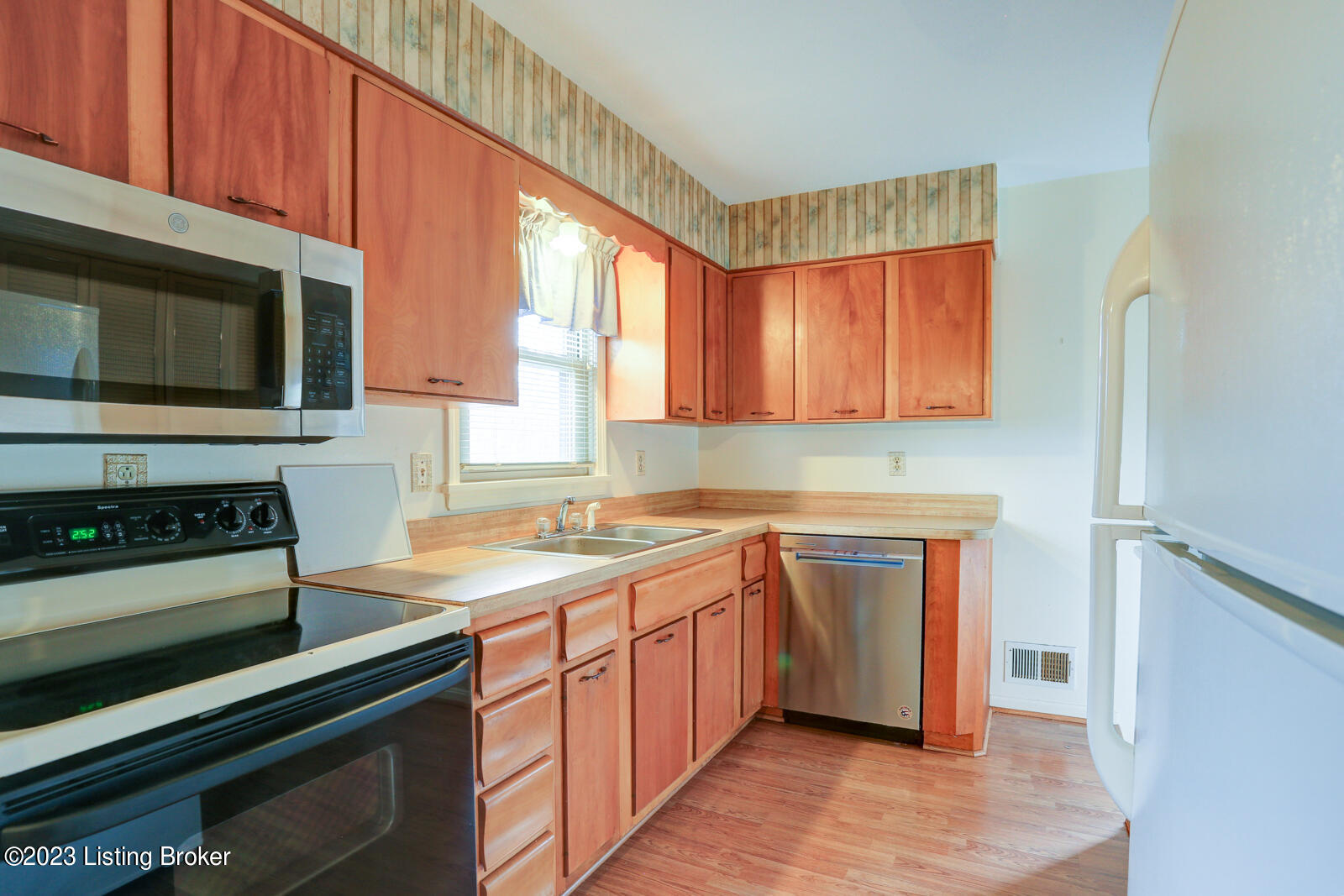 8221 Delido Road Louisville, KY 40219 - Photo 12 of 48 Delido00014