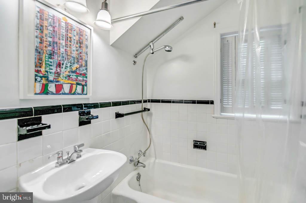 5016 Loughboro Road Northwest Washington, DC 20016 - Photo 29 of 39 Second Floor Full Bathroom