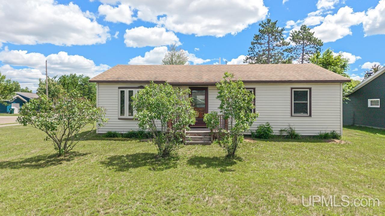 830 Mullen Street Quinnesec, MI 49876 - Photo 1 of 27