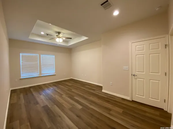 an empty room with fan and a ceiling fan