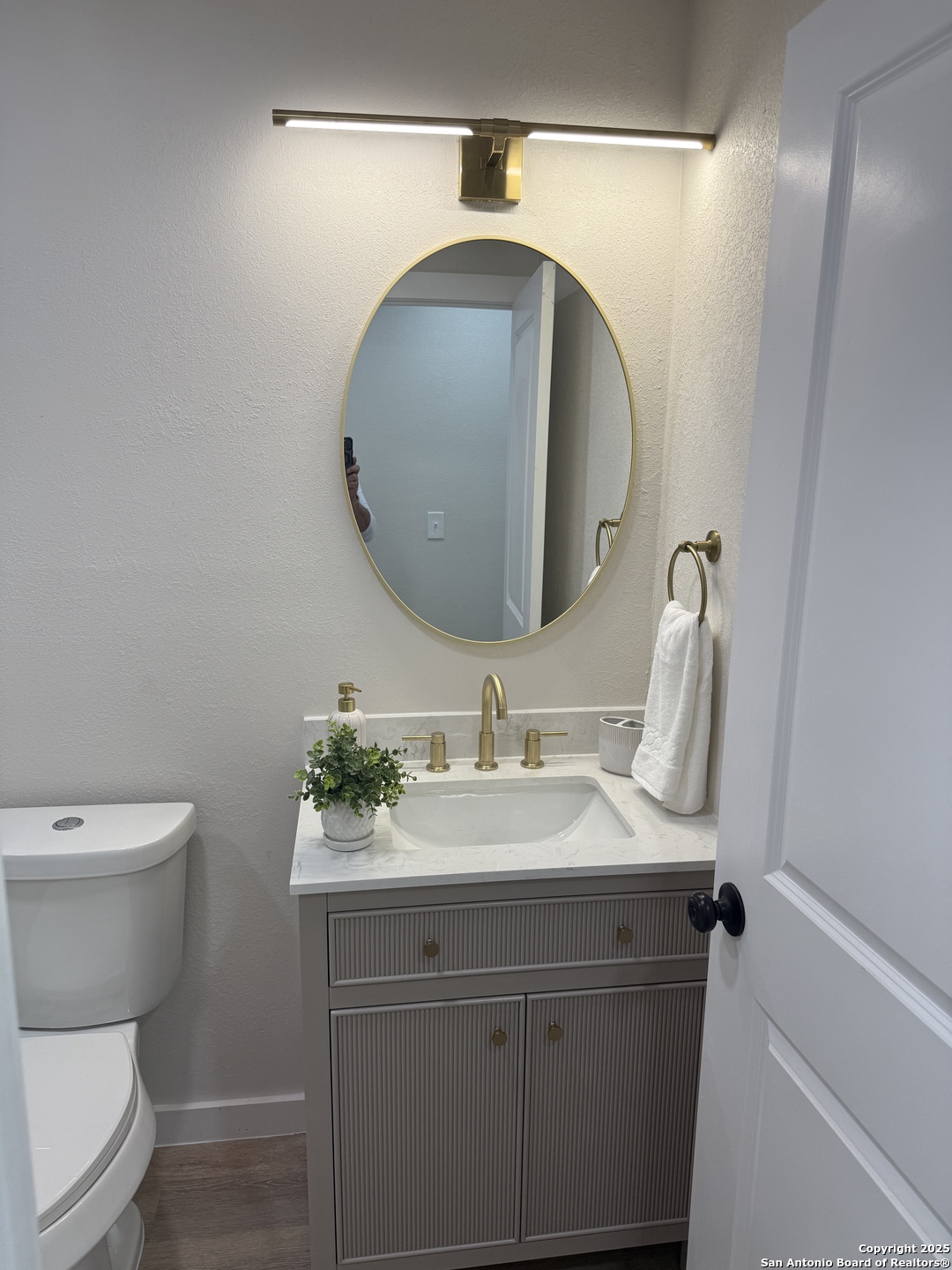 6831 Spring Rose Drive San Antonio, TX 78249 - Photo 15 of 18 a bathroom with a toilet sink and mirror