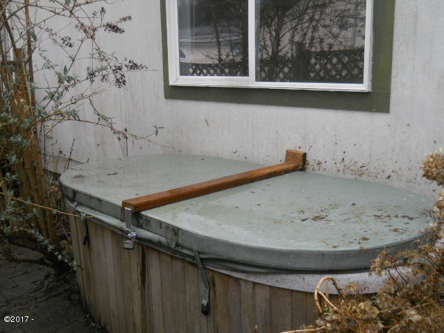 35420 Swan Avenue Nehalem, OR 97131 - Photo 4 of 18 Hot tub