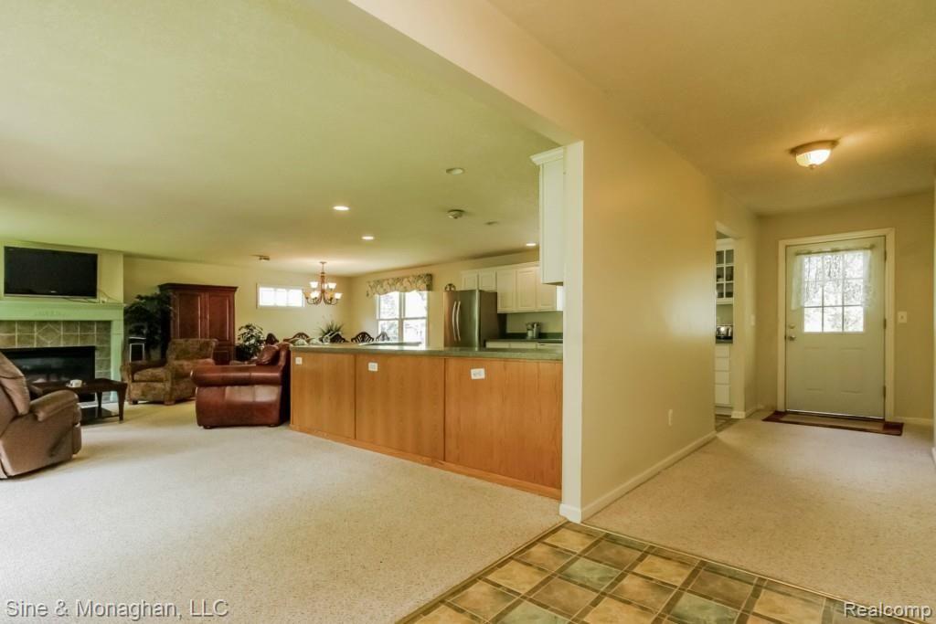 12552 Scott Road Davisburg, MI 48350 - Photo 46 of 48 006-Foyer-1816462-medium.jpg