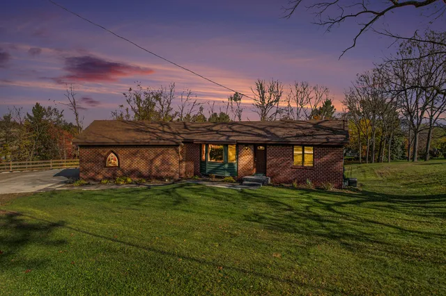 $399,900 | 8482 Cottonwood Drive, Jenison, MI 49428