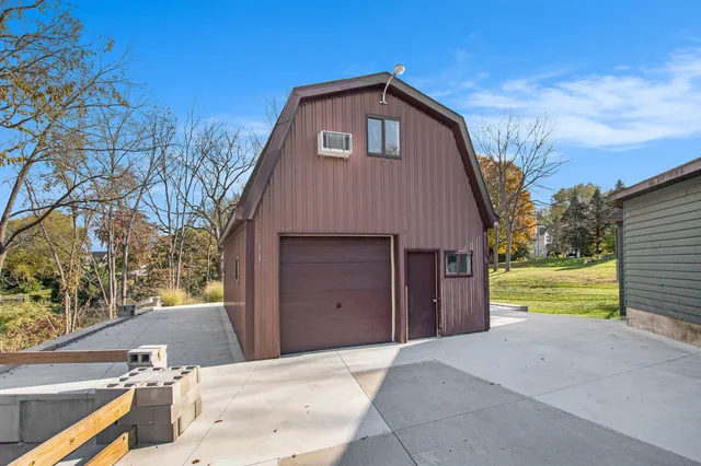 $399,900 | 8482 Cottonwood Drive, Jenison, MI 49428