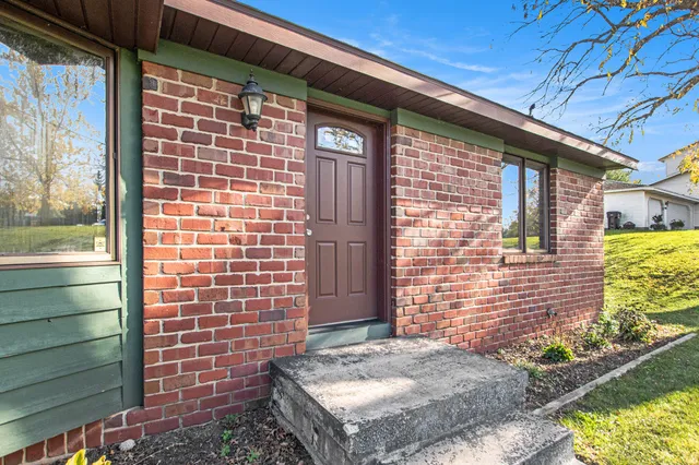 $399,900 | 8482 Cottonwood Drive, Jenison, MI 49428