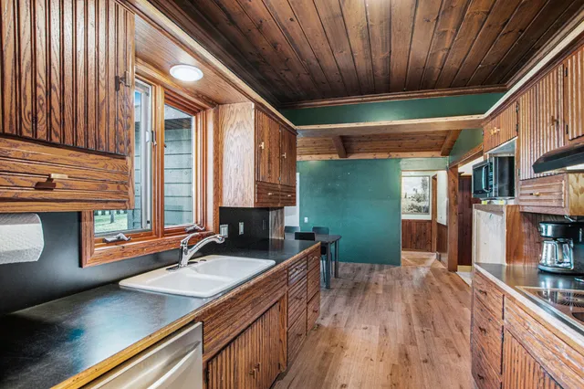 $399,900 | 8482 Cottonwood Drive, Jenison, MI 49428