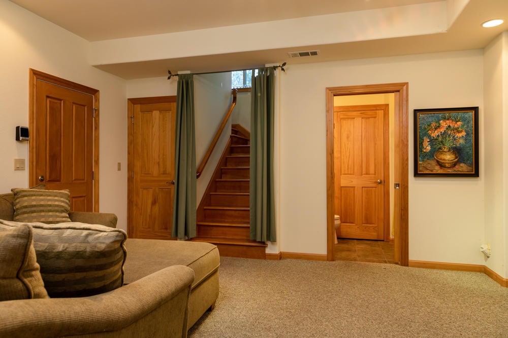 6818 Cooper's Hawk Road Klamath Falls, OR 97601 - Photo 40 of 43 6818CoopersHawkRd.-41