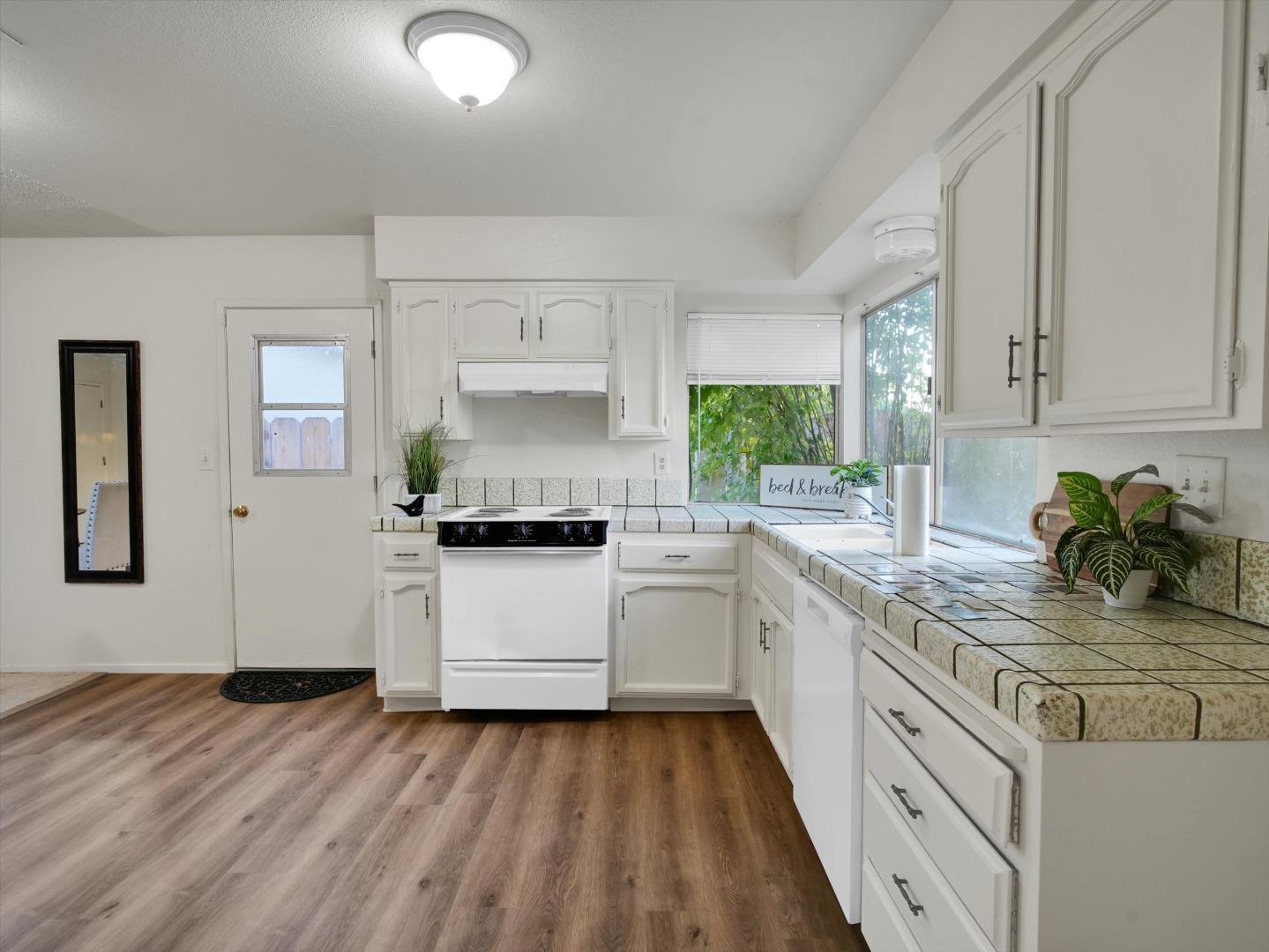 3559 Vernal Avenue Merced, CA 95340 - Photo 5 of 25 a kitchen with a white cabinets and window