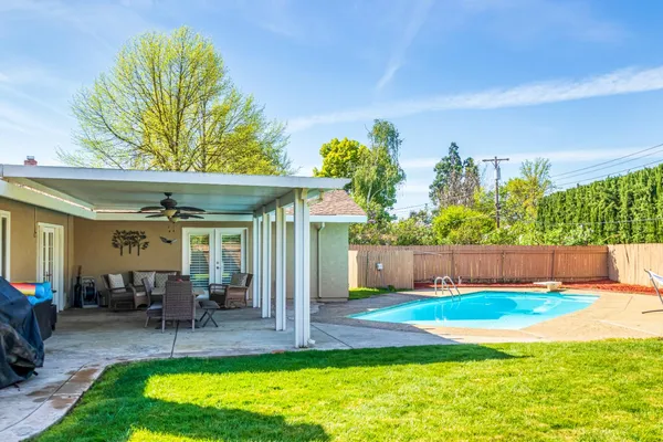 $949,000 | 1431 McClaren Drive, Carmichael, CA 95608