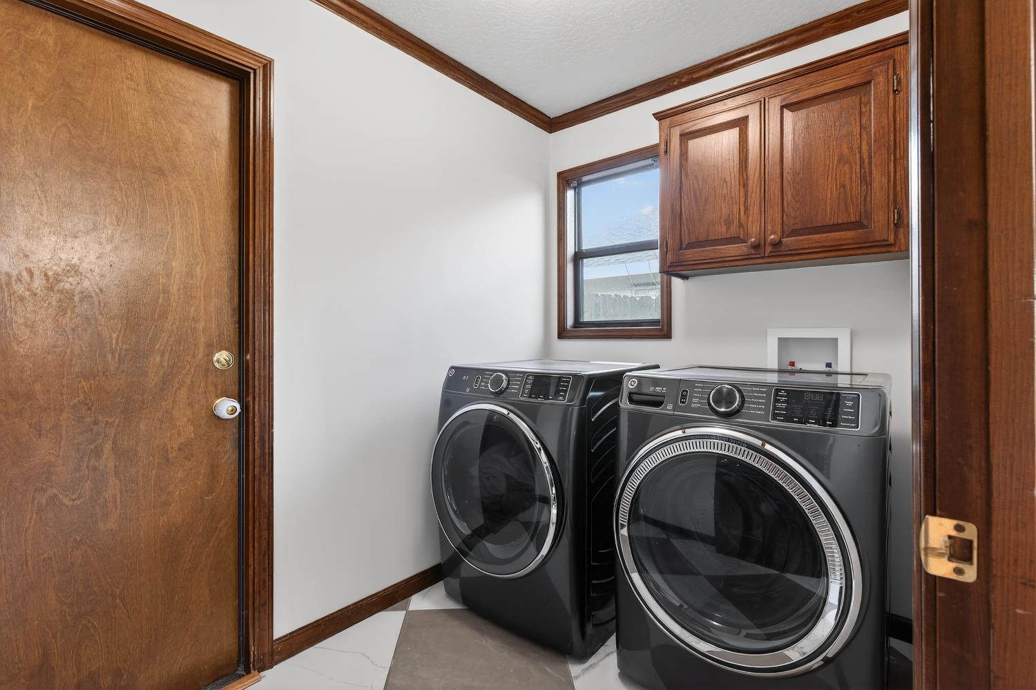 2348 Eilers Lane Lodi, CA 95242 - Photo 20 of 46 a utility room with dryer and washer