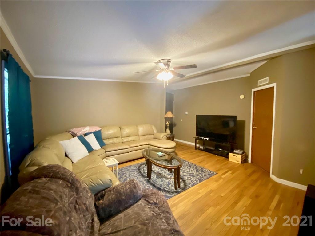 6745 Sugar Hill Road Marion, NC 28752 - Photo 6 of 21 Gallery Image 6