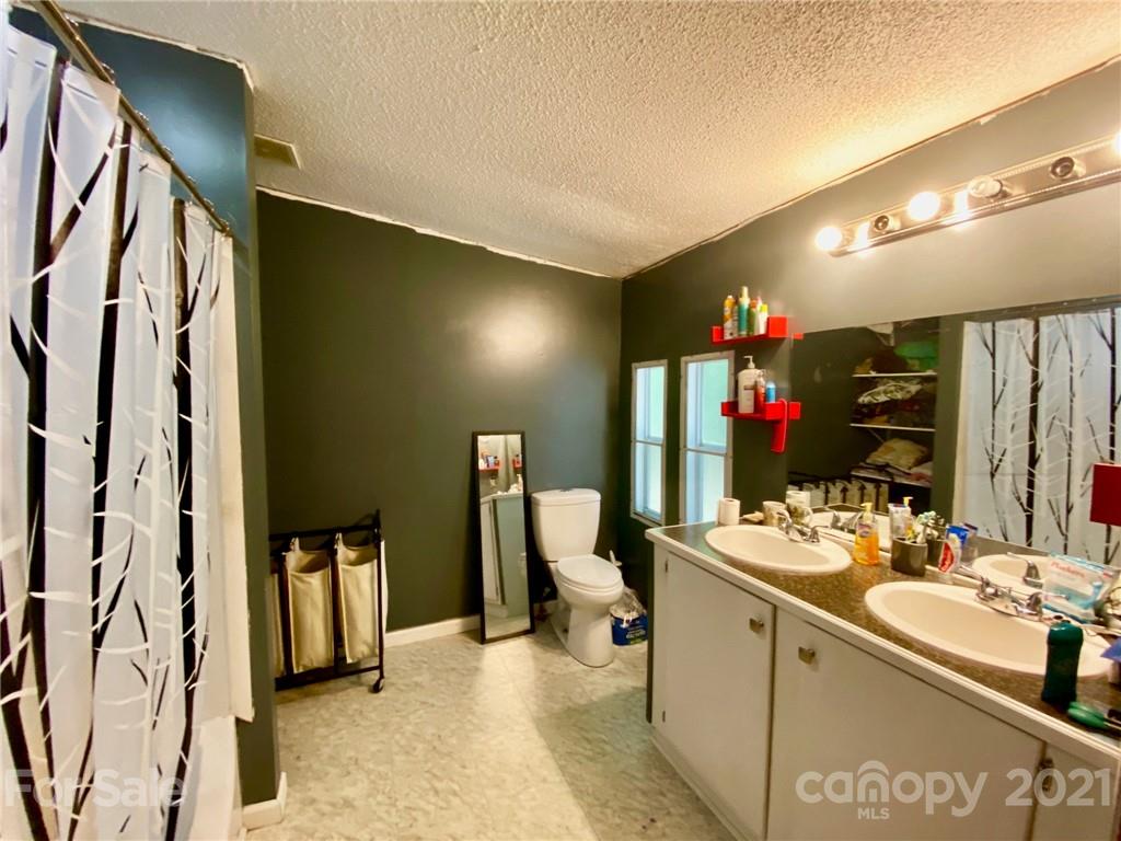 6745 Sugar Hill Road Marion, NC 28752 - Photo 8 of 21 Gallery Image 8