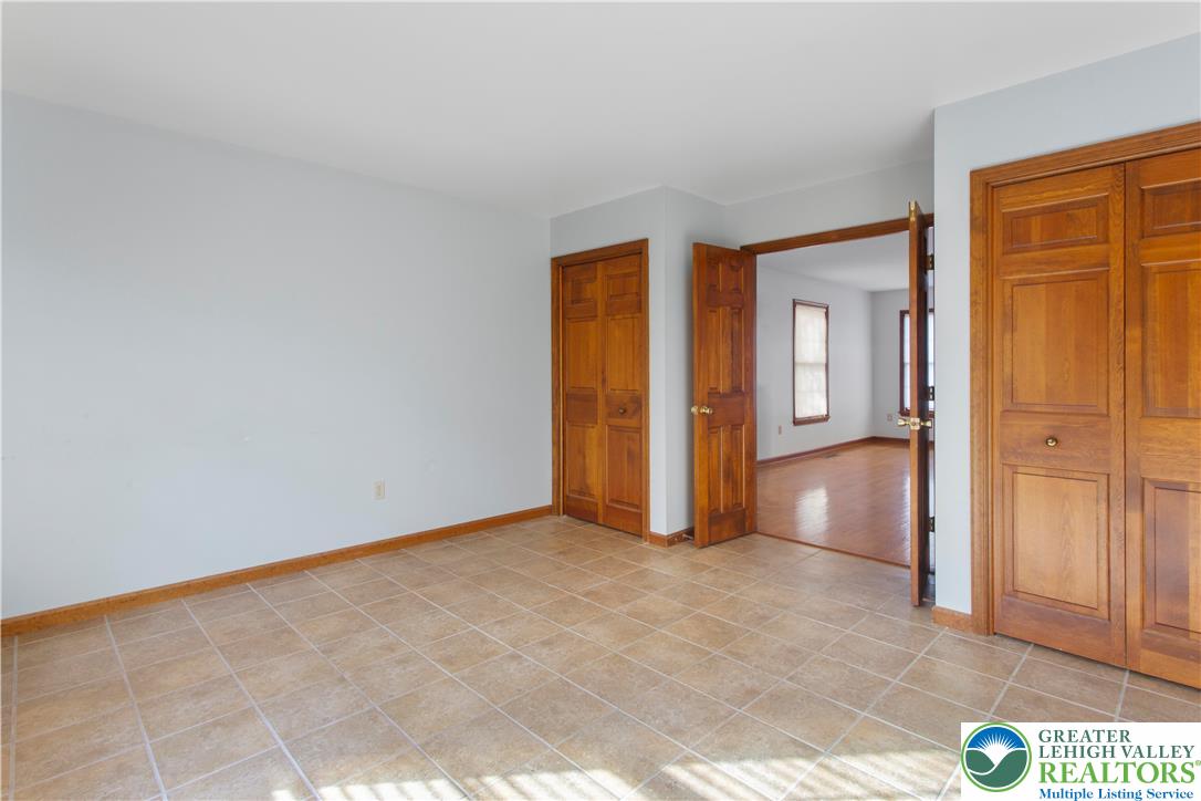 434 Schoeneck Avenue Nazareth, PA 18064 - Photo 13 of 39 an empty room with closet