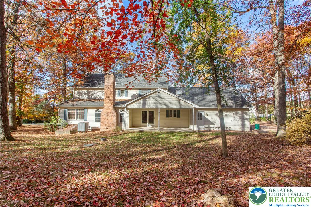 434 Schoeneck Avenue Nazareth, PA 18064 - Photo 34 of 39 a front view of a house with a garden