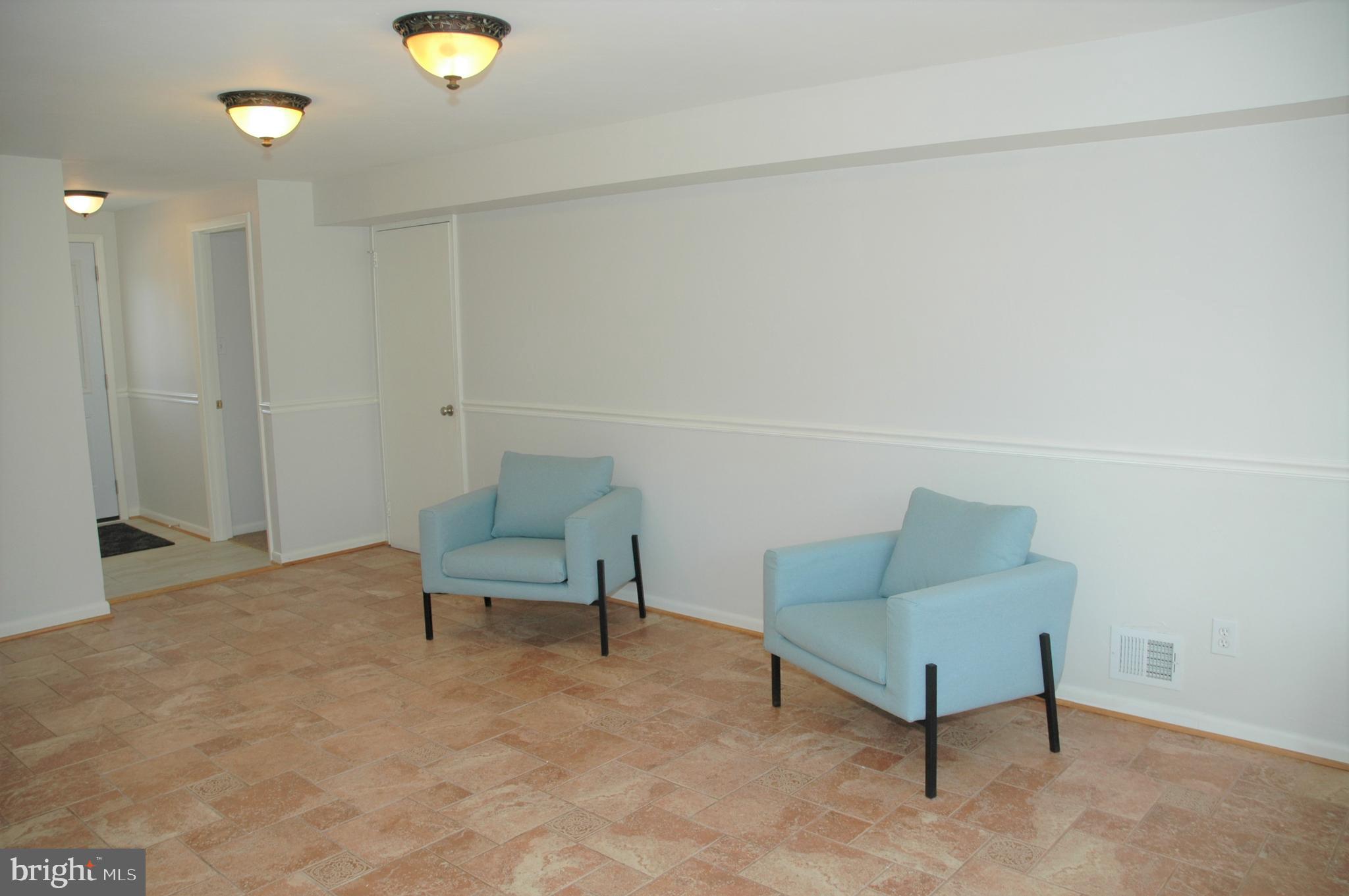 8820 Battery Road Alexandria, VA 22308 - Photo 19 of 41 Family Room
