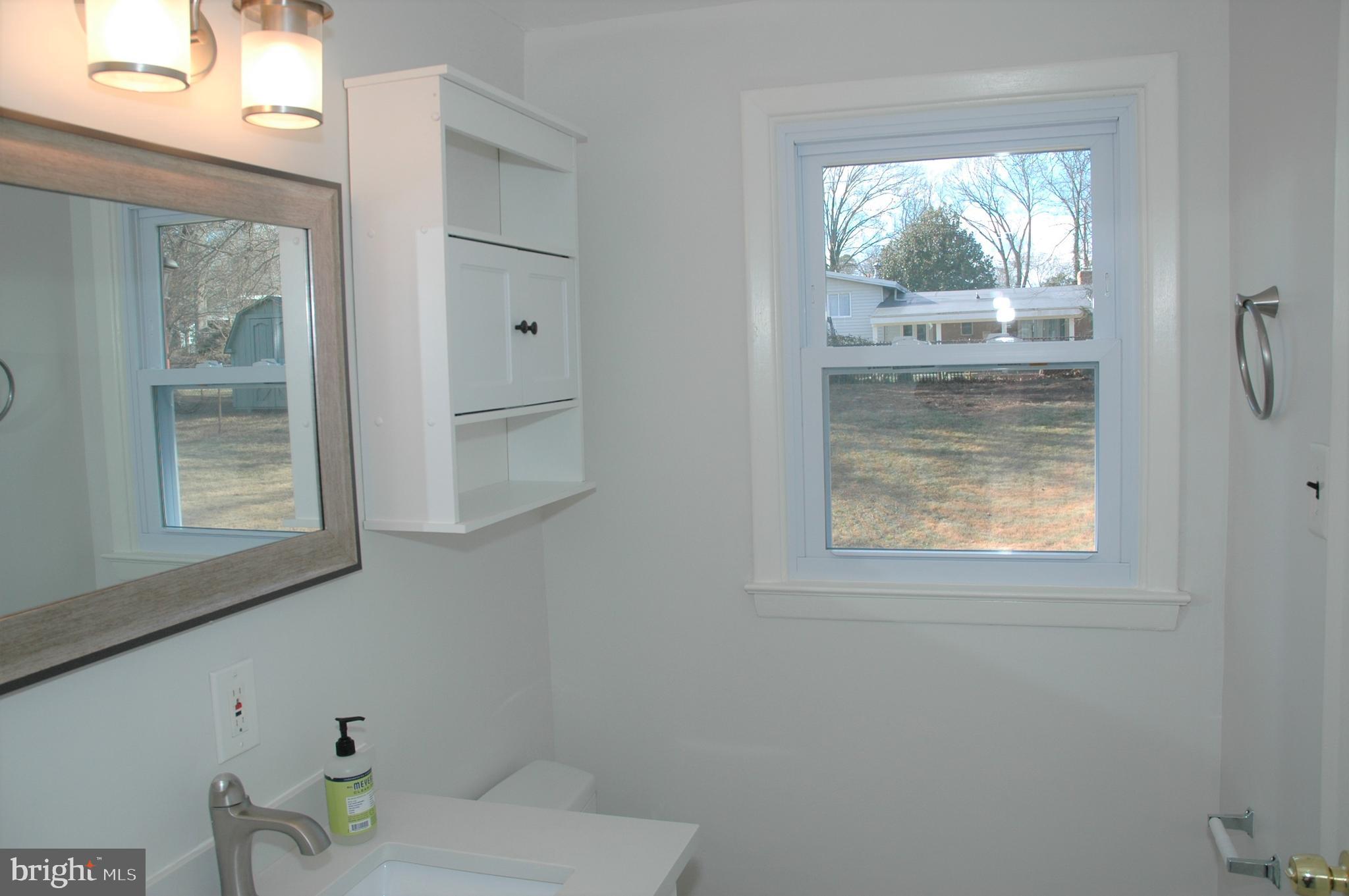 8820 Battery Road Alexandria, VA 22308 - Photo 23 of 41 2nd full bathroom