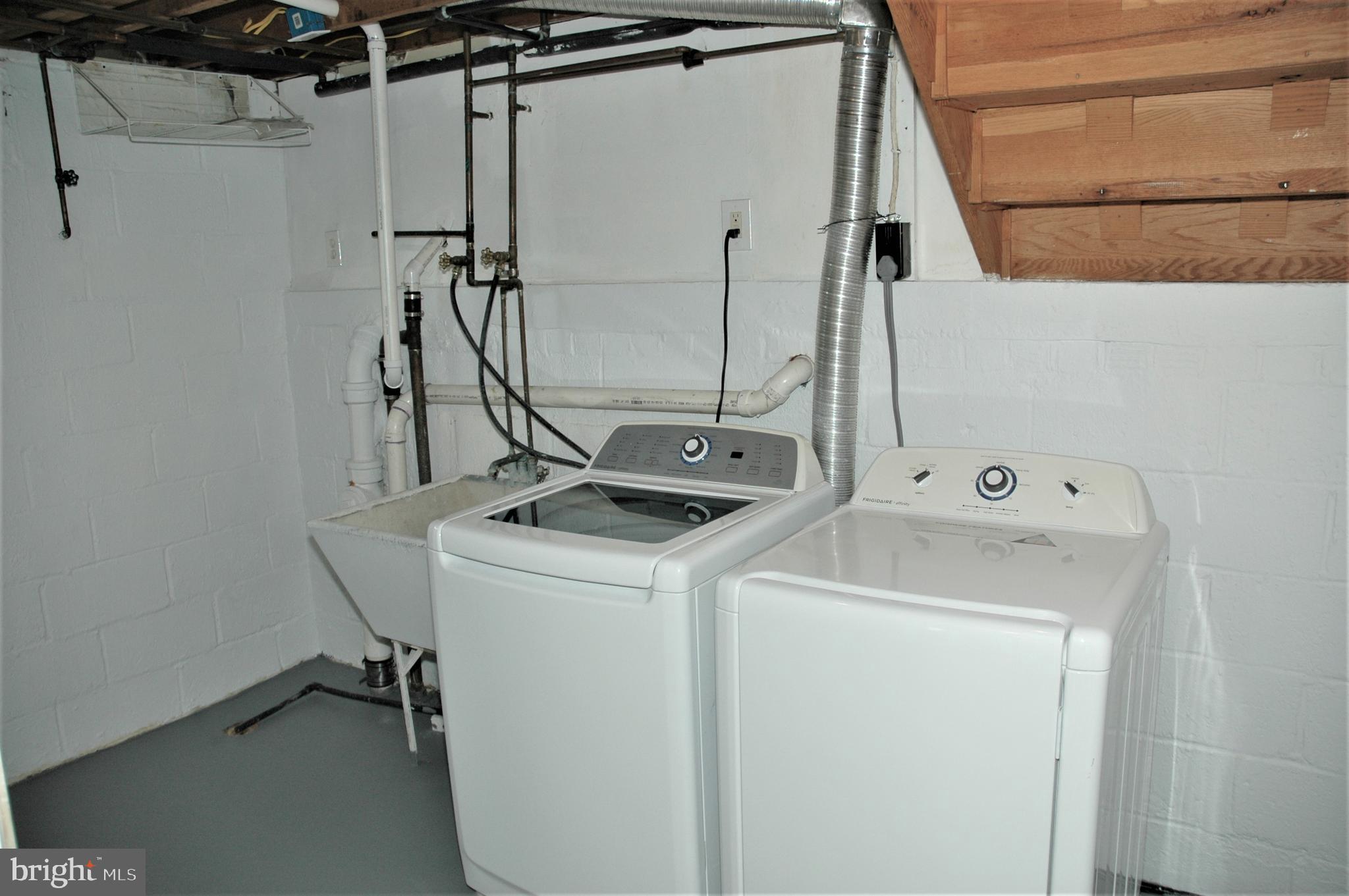8820 Battery Road Alexandria, VA 22308 - Photo 29 of 41 Laundry Room