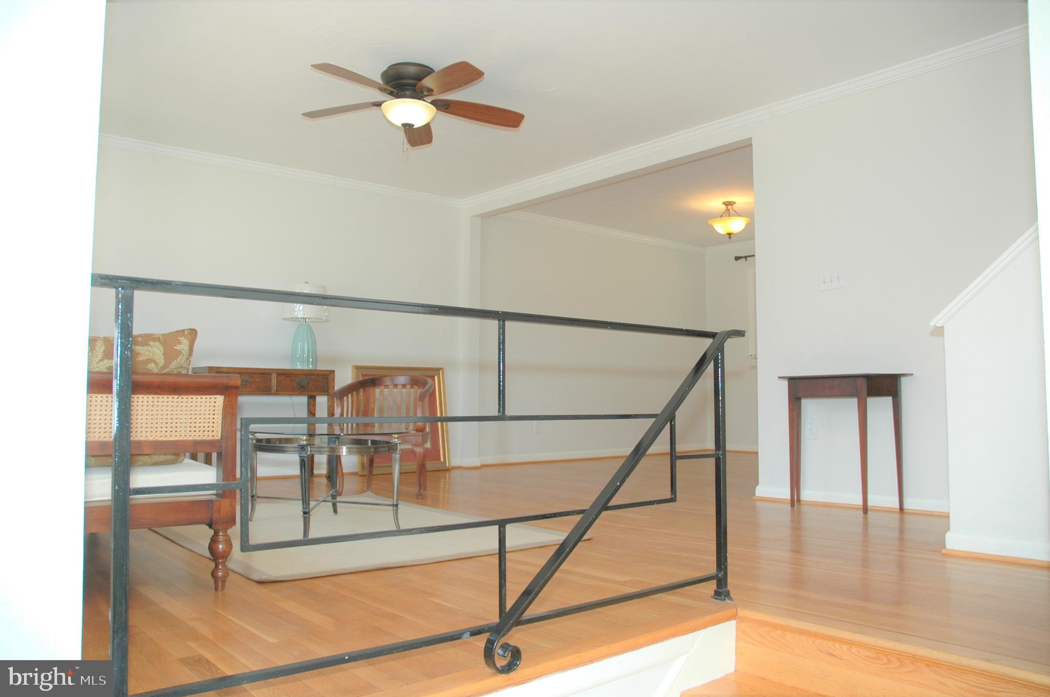 8820 Battery Road Alexandria, VA 22308 - Photo 3 of 41 Foyer