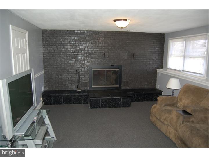 719 Manfield Road Newark, DE 19713 - Photo 11 of 14 Family Room