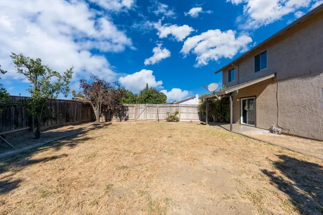 a view of a pathway of a house