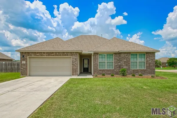 $270,000 | 14079 Oakwilde Drive, Denham Springs, LA 70706