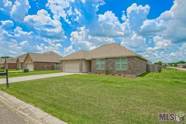 $265,000 | 14079 Oakwilde Drive, Denham Springs, LA 70706