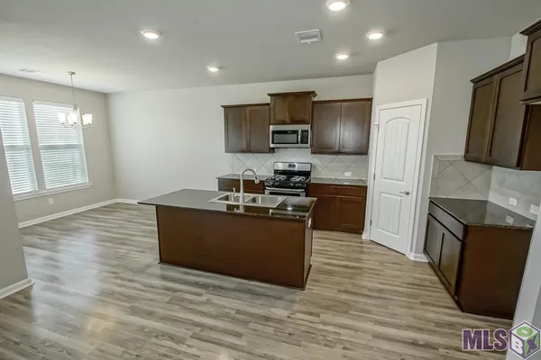$265,000 | 14079 Oakwilde Drive, Denham Springs, LA 70706